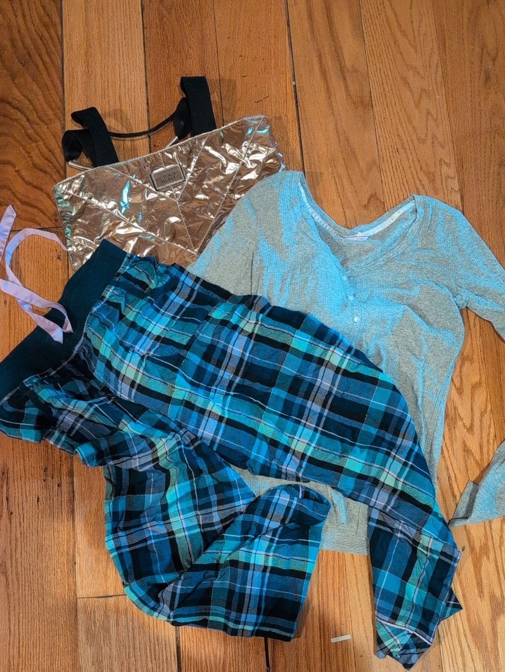 Victoria's Secret Silver-Gray Sparkle PJ Set With Tote